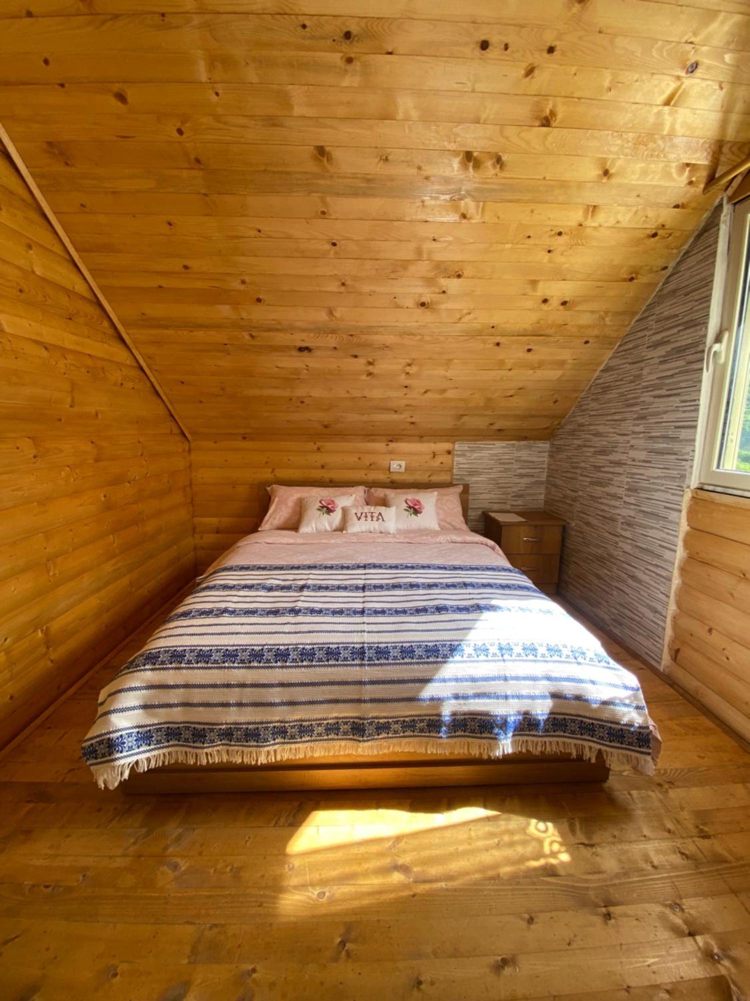 Vita Guesthouse Bajram Curri Exterior photo