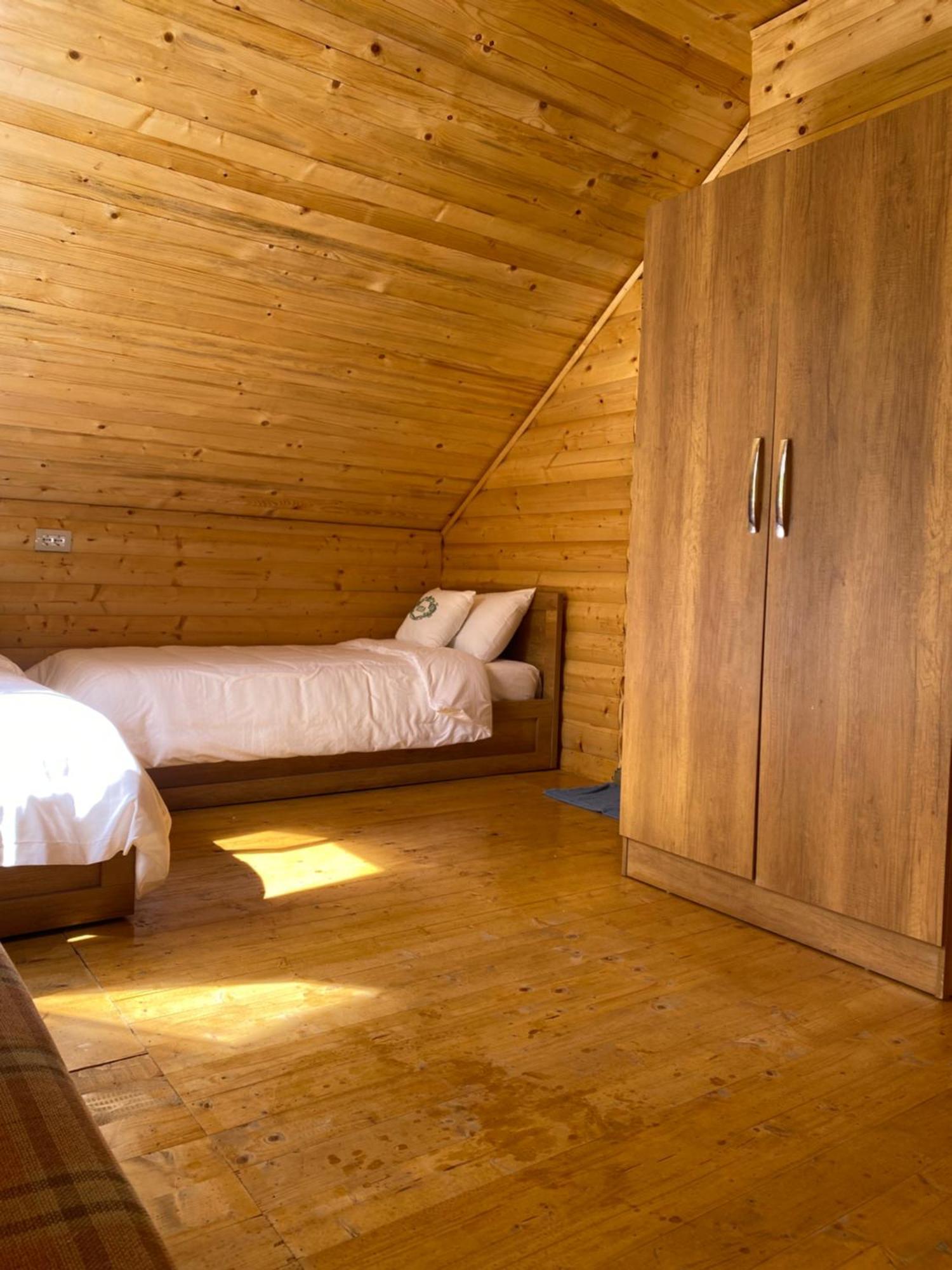 Vita Guesthouse Bajram Curri Exterior photo