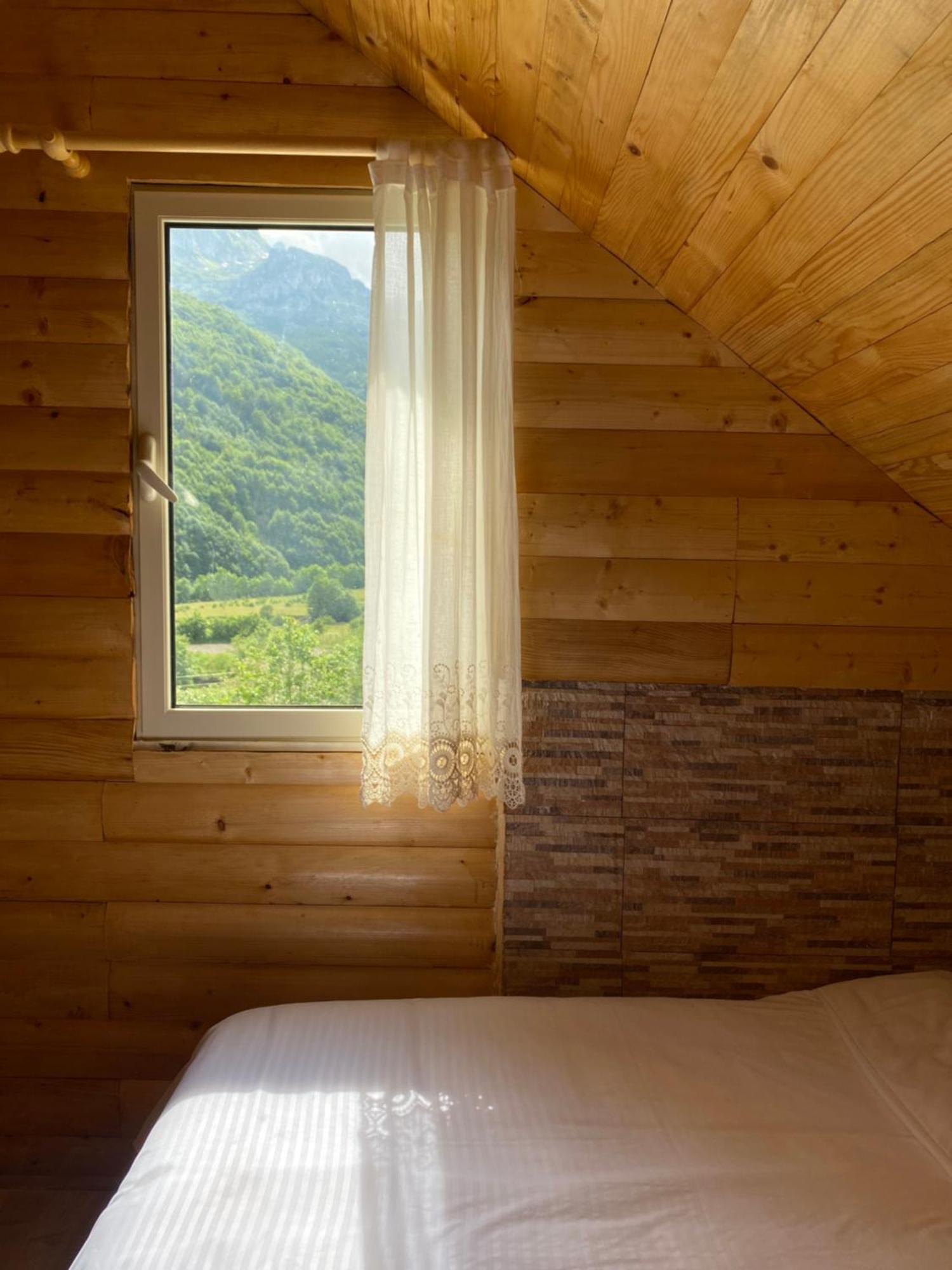 Vita Guesthouse Bajram Curri Exterior photo