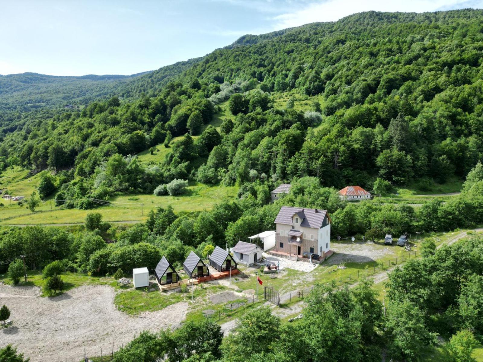 Vita Guesthouse Bajram Curri Exterior photo