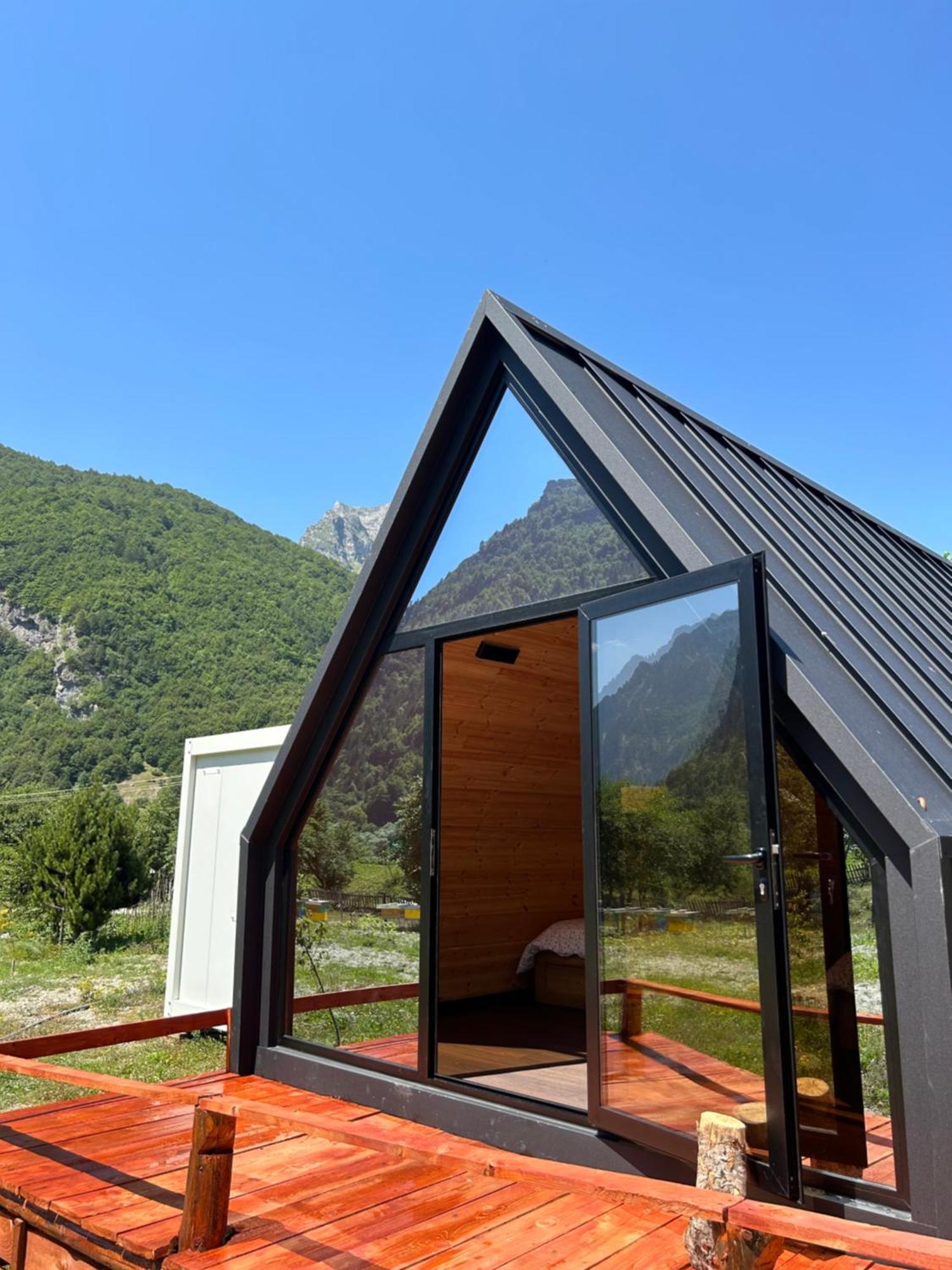 Vita Guesthouse Bajram Curri Exterior photo