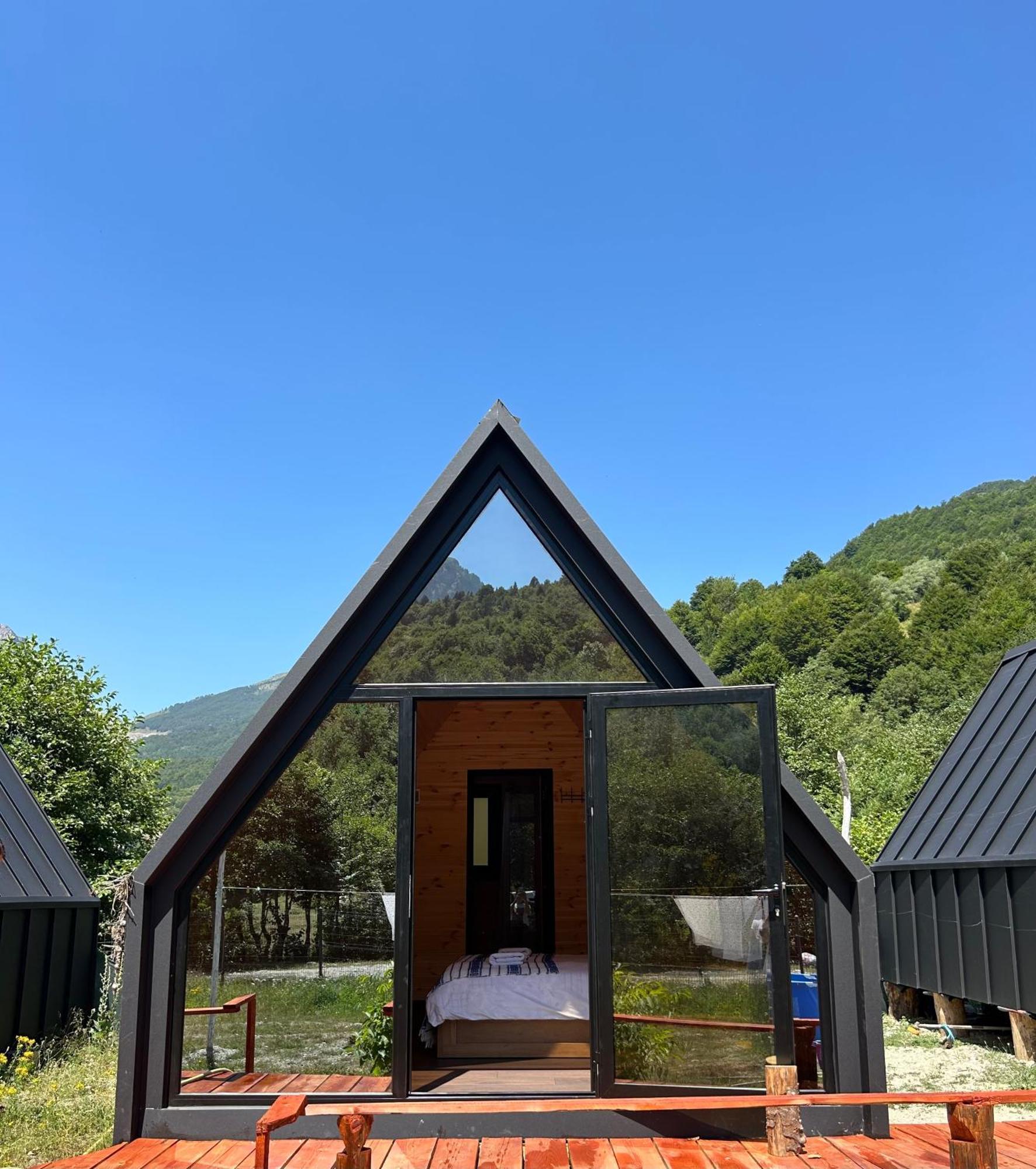 Vita Guesthouse Bajram Curri Exterior photo